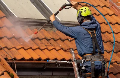 Démoussage et hydrofuge de toiture à Crosville-la-Vieille